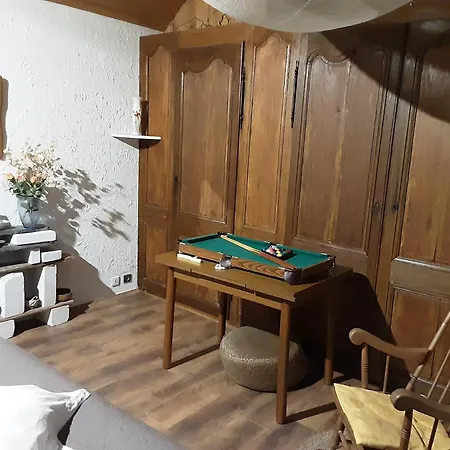בית נופש In La Chapelle With Garden בה-לה-בה