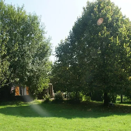 בית נופש In La Chapelle With Garden בה-לה-בה