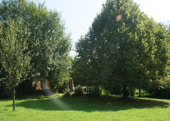 Semesterbostad In La Chapelle With Garden Bains-les-Bains